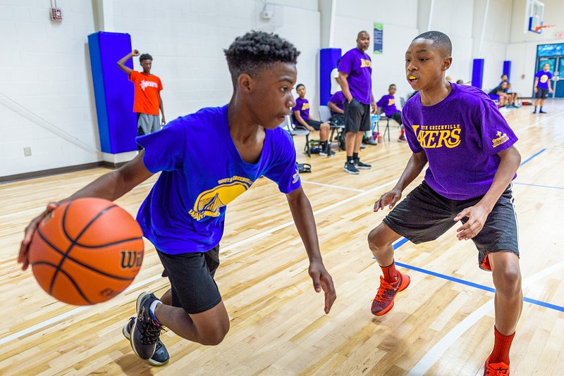 Youth basketball fast break dribble drill in school gym